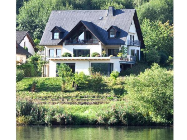 Ferienwohnung Am Moselufer Zell Eksteriør billede
