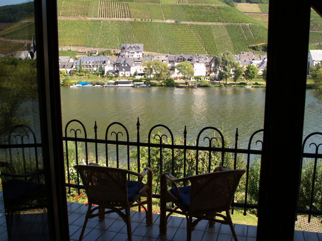 Ferienwohnung Am Moselufer Zell Eksteriør billede